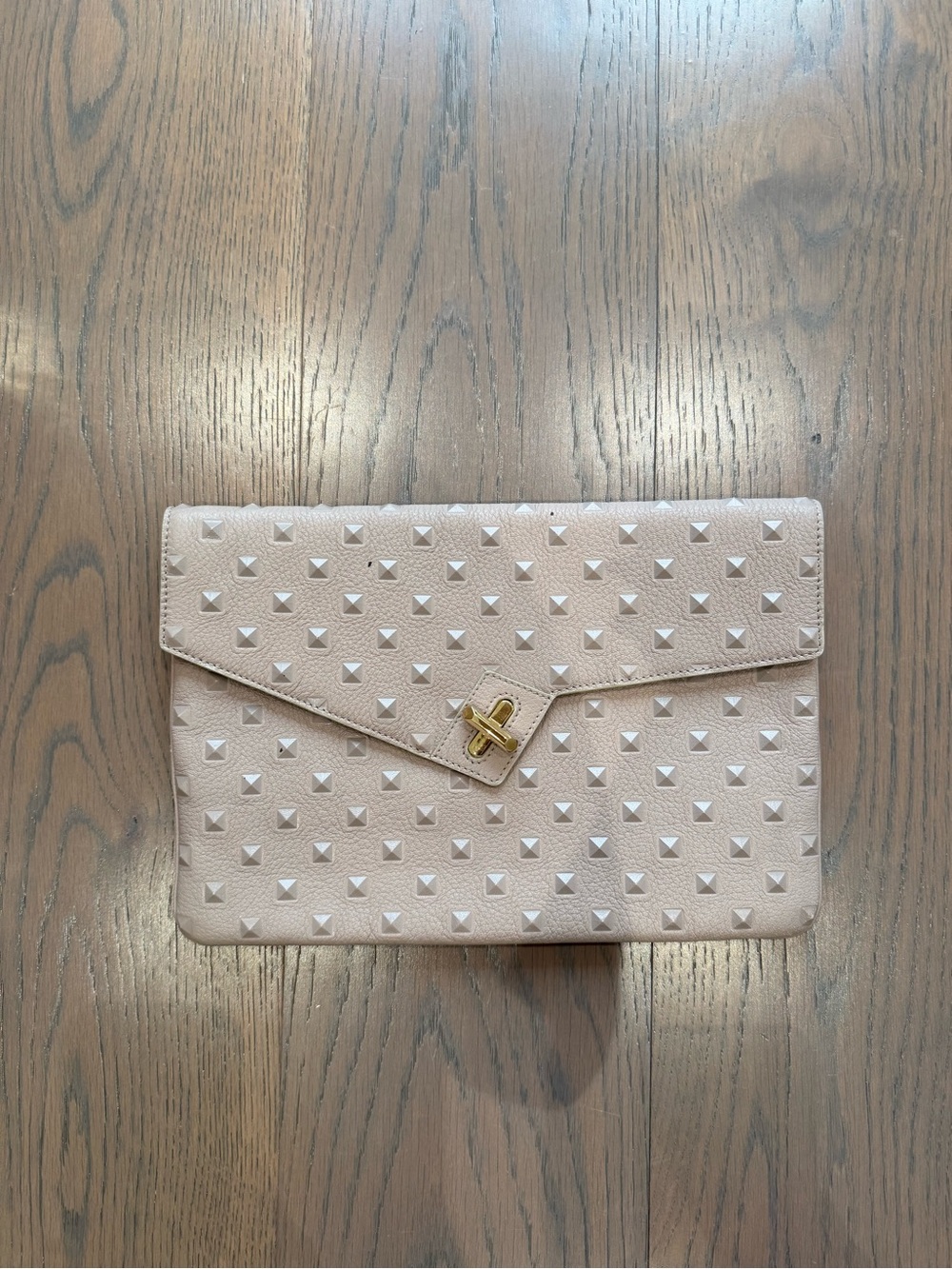 Ela M.I.L.C.K. Studded Leather Envelope Clutch – Cream / Nude